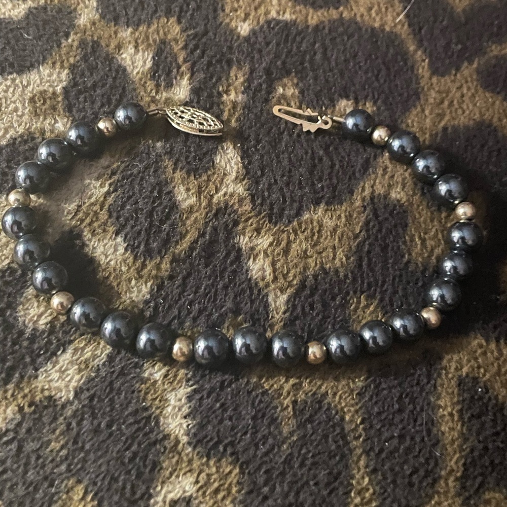 Vintage beautiful Elegant Black and Gold hematite Bracelet Vintage great conditi